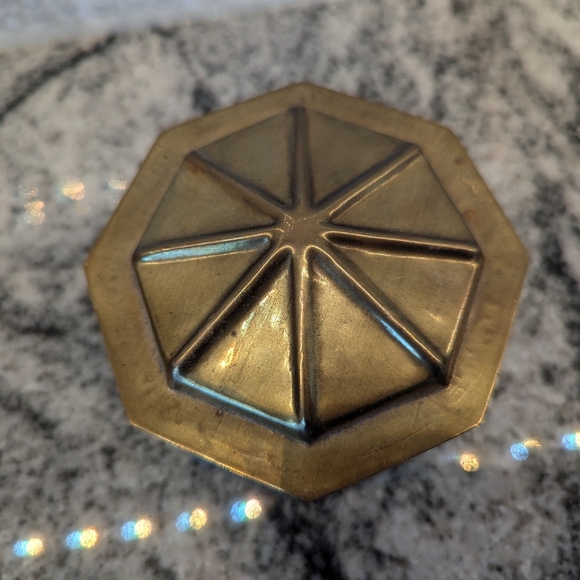 Vintage/Antique Small Brass/Metal Trinket Box - Picture 9 of 14